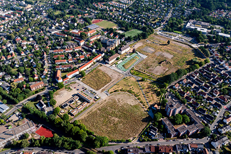 Luftaufnahme, mittig der Ada-Lessing-Parks, angrenzend die Wohngebiete.